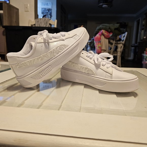 Puma women's Size 9 Shoes - Picture 2 of 8